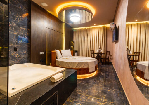 Exótica com Jacuzzi